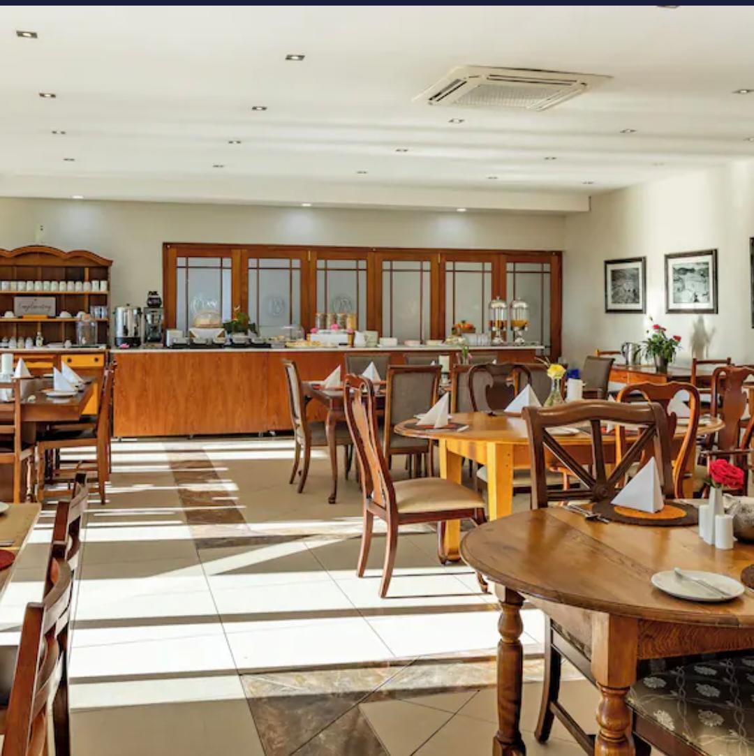 Elegant dining room for breakfast and dinner